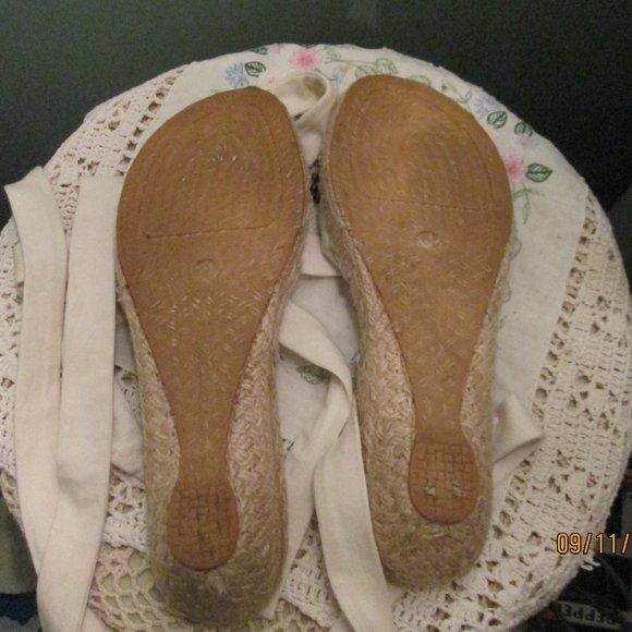 DKNY Tie Up Espadrilles Off White Size 9 VERY COOL - Picture 7 of 12